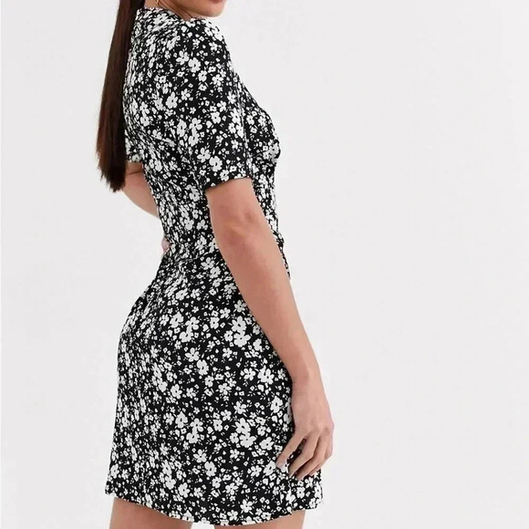 ASOS exclusive mini tea dress with buttons in floral print - Picture 2 of 7
